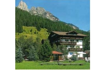 Italia Hotel Pozza di Fassa, Exteriorul